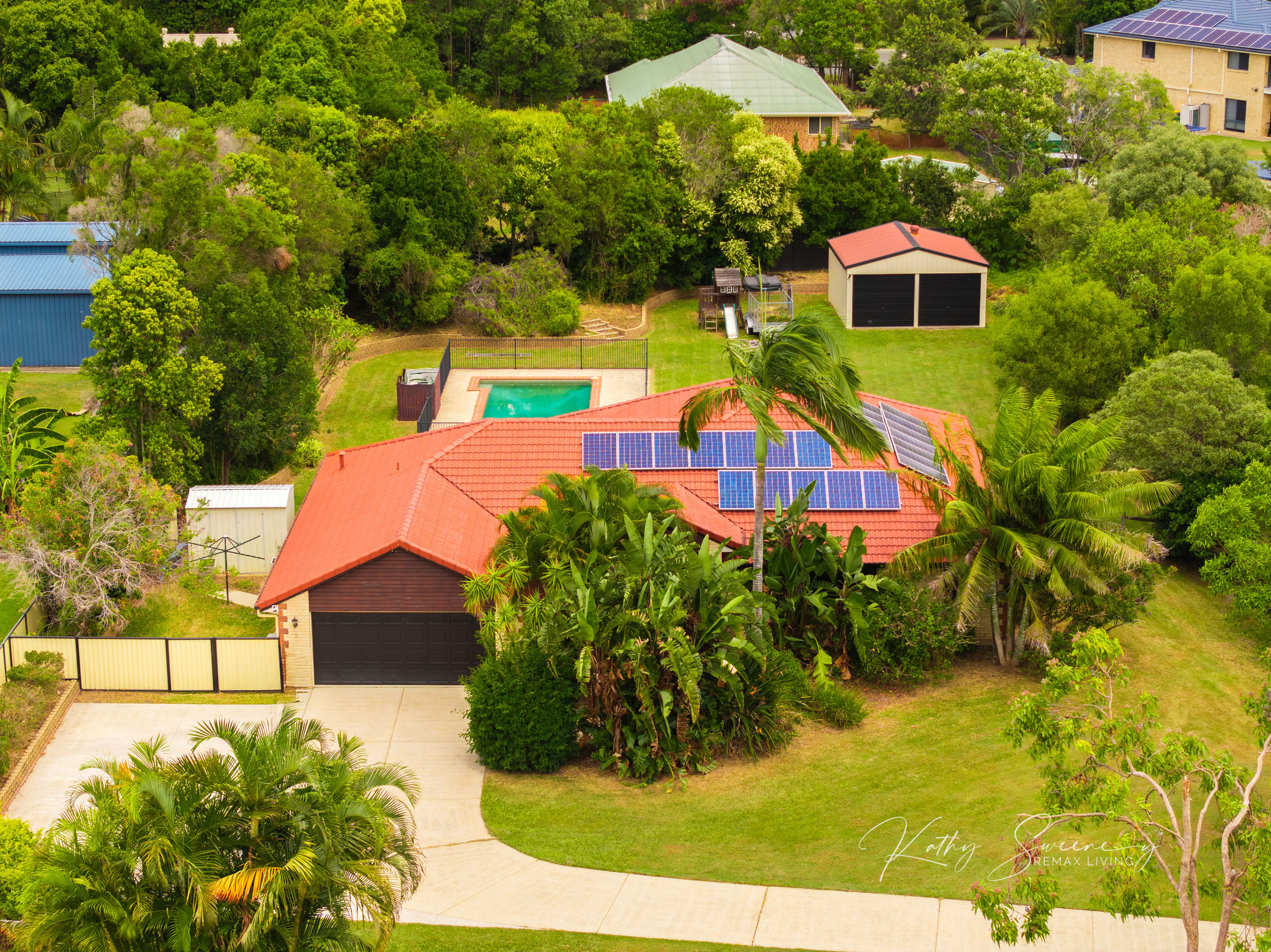 EXECUTIVE FAMILY LIVING IN THE NORTHWOOD ESTATE, BURPENGARY EAST