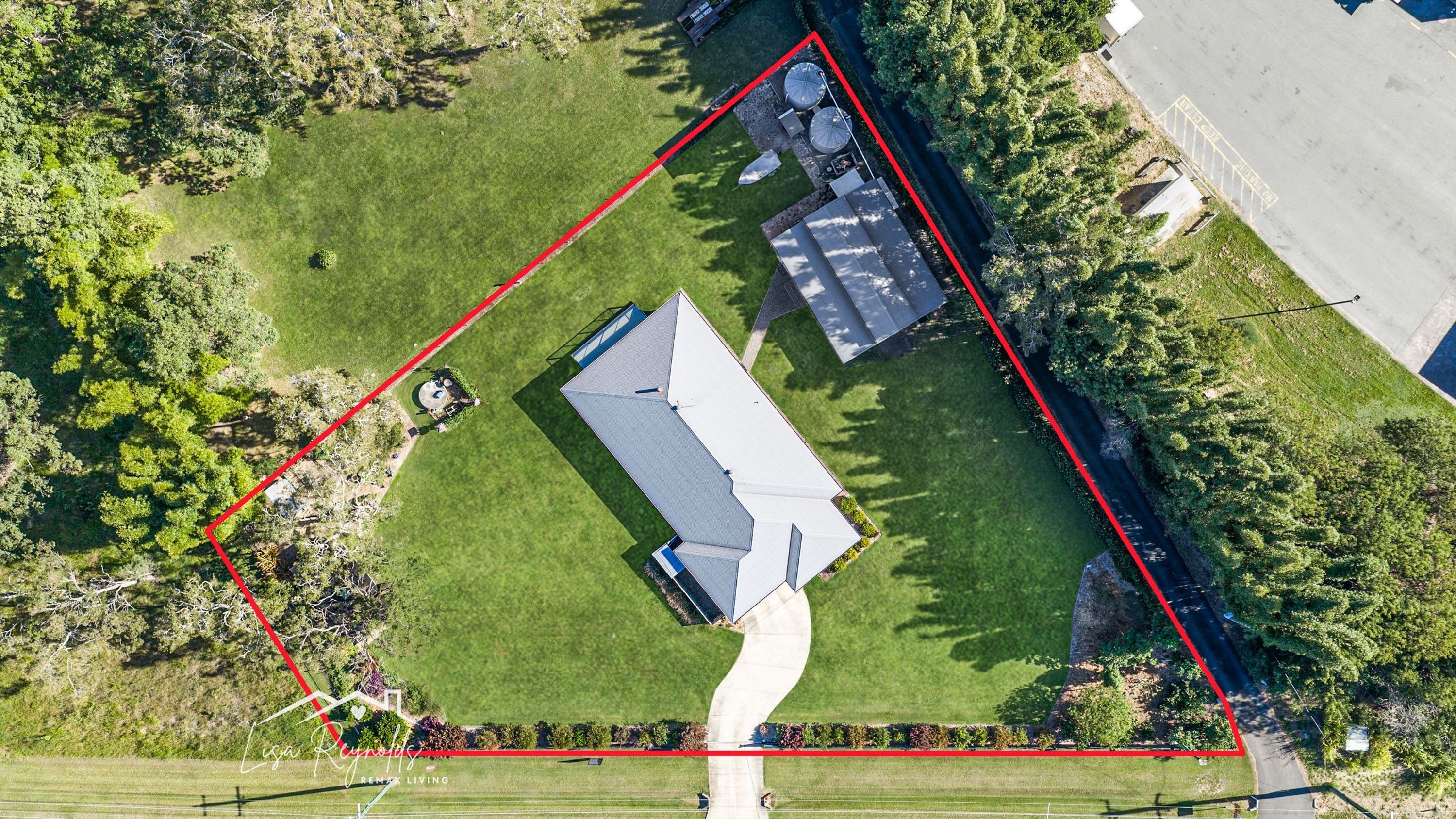 SOPHISTICATED ACREAGE LIVING WITH DUAL LIVING & MULTI-GENERATIONAL APPEAL