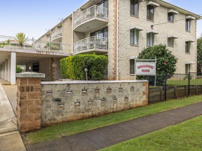 SPACIOUS AND LOW-MAINTENANCE LIVING IN PRIME SOUTH TOOWOOMBA LOCATION