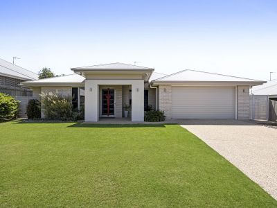 LUXURY, LIFESTYLE & LOCATION - THE COMPLETE FAMILY HOME IN KEARNEYS SPRING