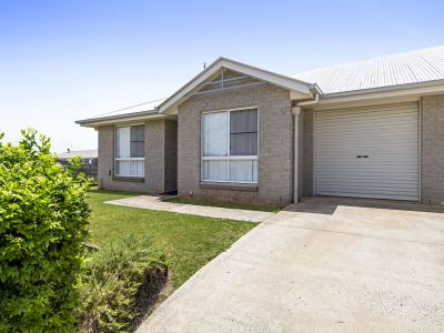 WELL-APPOINTED DUPLEX OFFERING SPACE, PRIVACY & CONVENIENCE