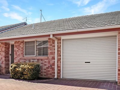 FANTASTIC 2 BEDROOM BRICK IN A PERFECT LOCATION