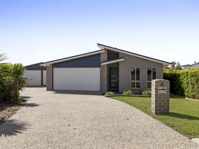 CONTEMPORARY FAMILY LIVING WITH SHED & SIDE ACCESS IN WESTBROOK