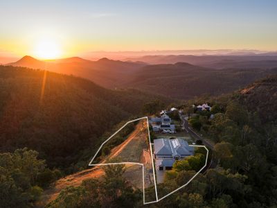 HISTORIC CHARM & BEAUTY PERCHED ON PRIME ESCARPMENT LOCATION