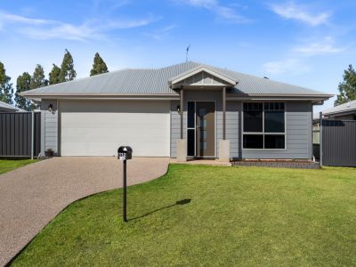 SPACIOUS FAMILY LIVING WITH HIGH-END SHED INFRASTRUCTURE ON A GENEROUS BLOCK