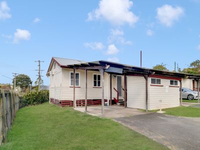 LOW-MAINTENANCE 1-BEDROOM UNIT IN CONVENIENT NEWTOWN LOCATION