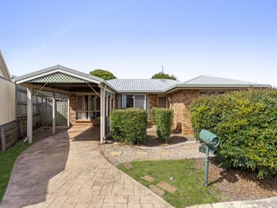PRIVATE FAMILY LIVING IN A CONVENIENT GLENVALE LOCATION