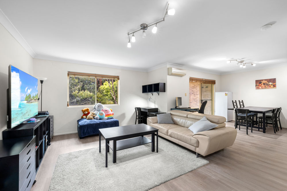 PRIVATE TOWNHOUSE LIKE APARTMENT