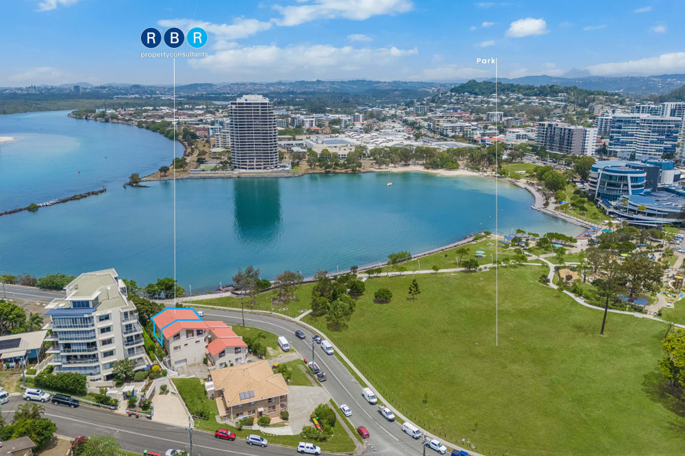 COASTAL TOWN HOME STYLE APARTMENT OVERLOOKING JACK EVANS BOAT HARBOUR & TWEED RIVER
