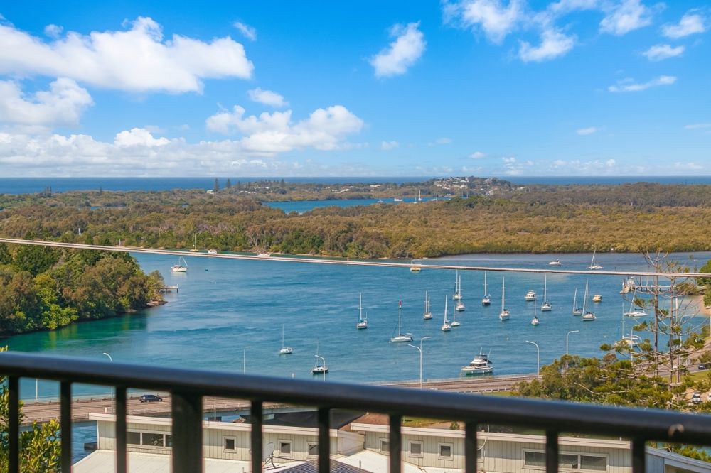 PRESTIGIOUS CHARLES STREET RESIDENCE WITH PANORAMIC TWEED RIVER & OCEAN VIEWS