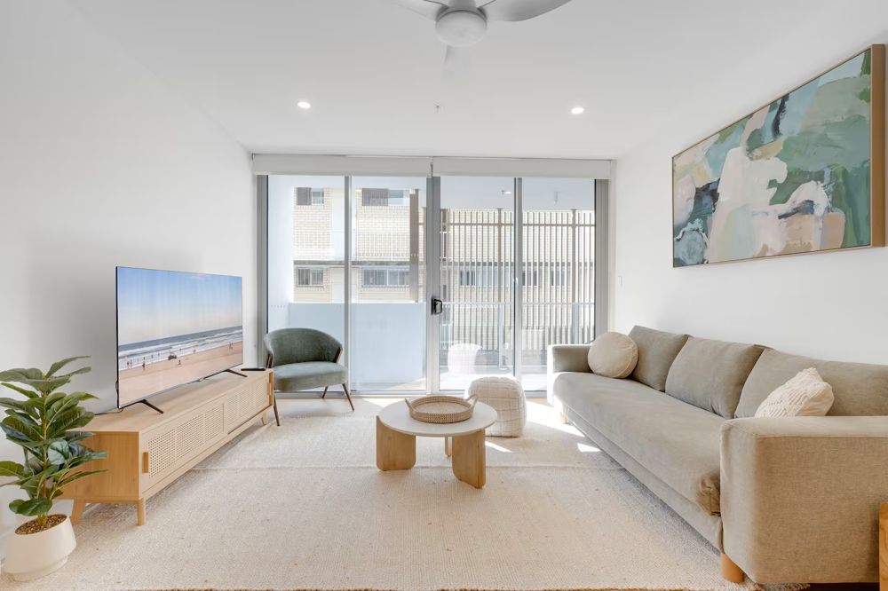 IMMACULATE NEAR-NEW APARTMENT IN RHYTHM KIRRA HILL