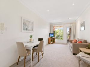 GREAT LOCATION  WALKING DISTANCE TO ALL CONVENIENCES