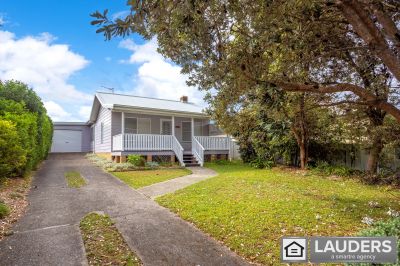 COASTAL HOME JUST MOMENTS FROM THE BEACH
