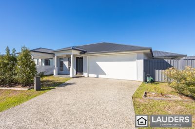 RELAXED COASTAL LIVING JUST MOMENTS FROM BEACH & PARKLANDS