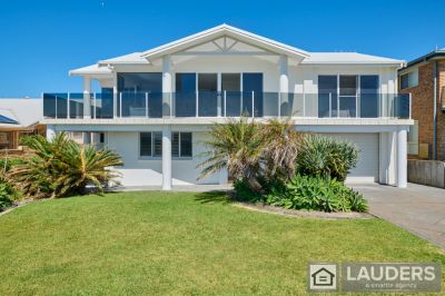 HEADLAND POSITION, FRONT ROW WITH SPECTACULAR 180-DEGREE BEACH & OCEAN VIEWS
