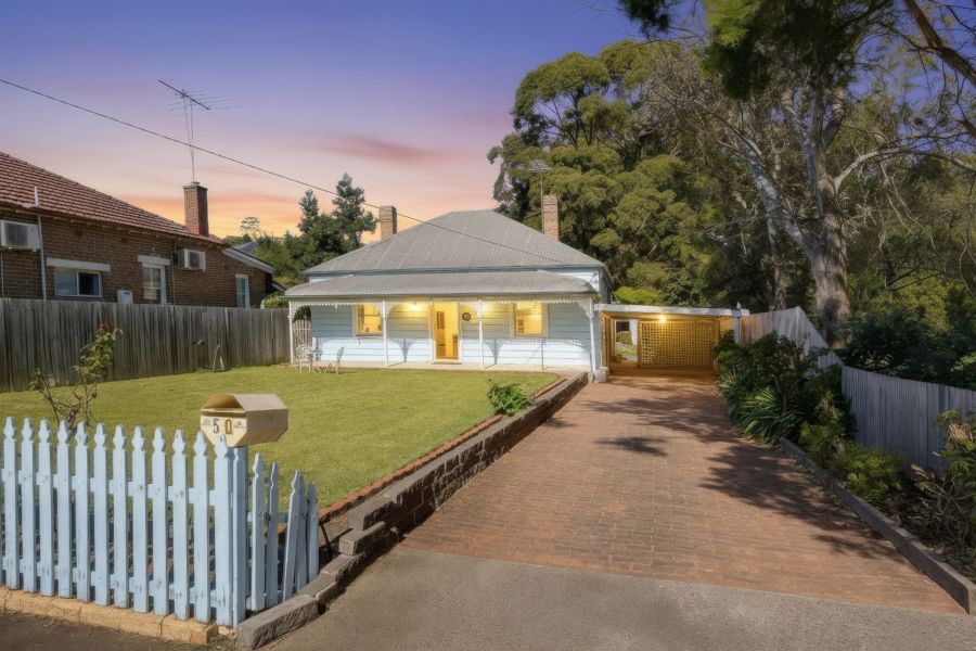 IVY COTTAGE A HOME WITH A STORY. A LOCATION WITH A LEGACY.
