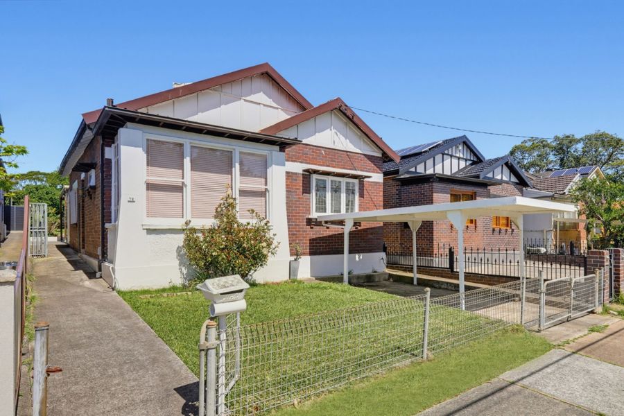 CHARACTER-FILLED CIRCA 1920S CALIFORNIAN BUNGALOW ON 506SQM WITH R3 ZONING & FUTURE POTENTIAL