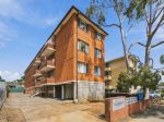 FRESHLY UPDATED APARTMENT IN A CONVENIENT LOCATION