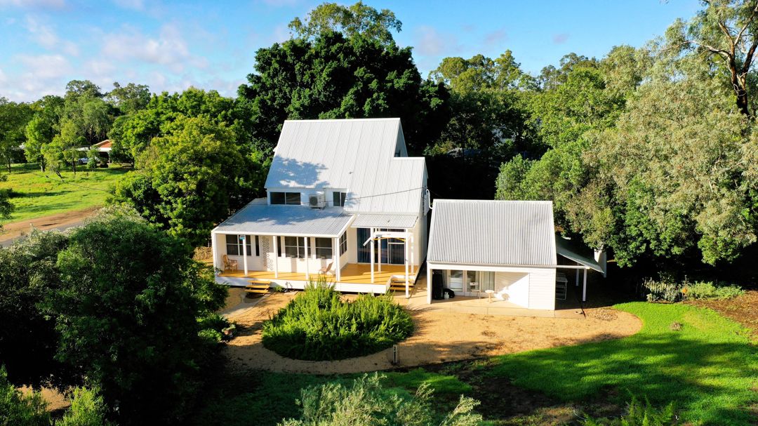 LOCATION & LIFESTYLE: LAND & OPPORTUNITY