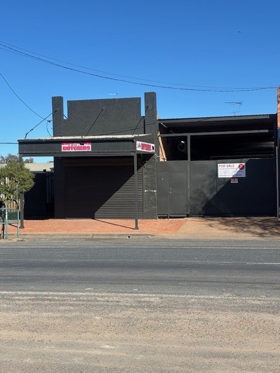 4 BEDROOM HOME PLUS BUTCHER SHOP!