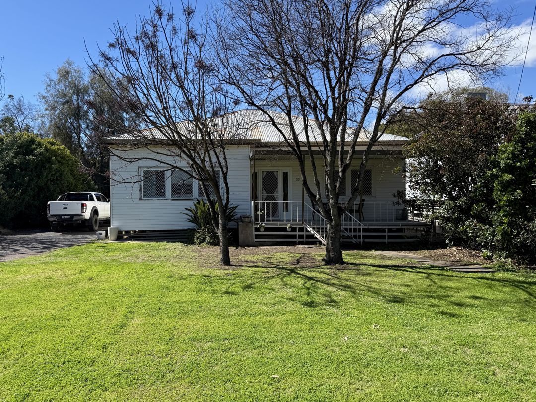 GREAT LOCATION IN WEST MOREE