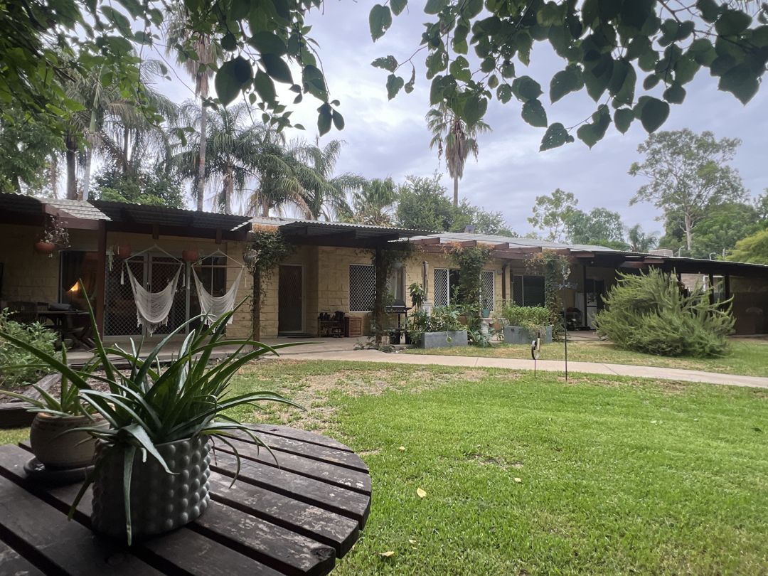 TUCKED AWAY, PRIVATE HOME - GREENERY!