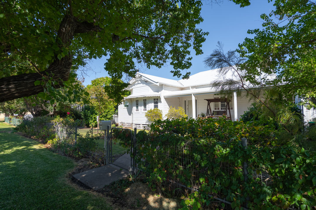 STORYBOOK COTTAGE IN A PRIME FLOOD FREE LOCATION