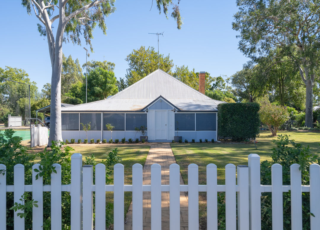 THE COMPLETE FAMILY PACKAGE - POOL, TENNIS COURT & SPACE