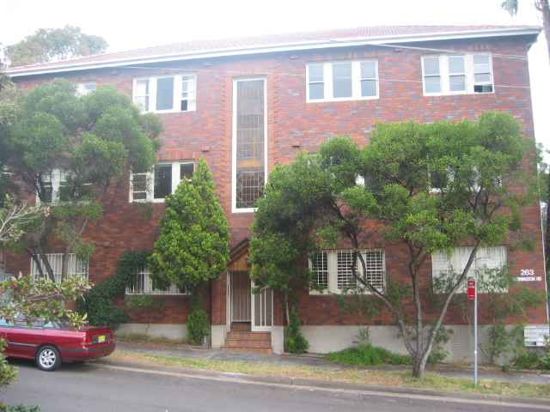 SUNLIGHT, CHARM & A SEMI SIZED FLOORPLAN! CALL 0415163399 FOR AN APPOINTMENT!