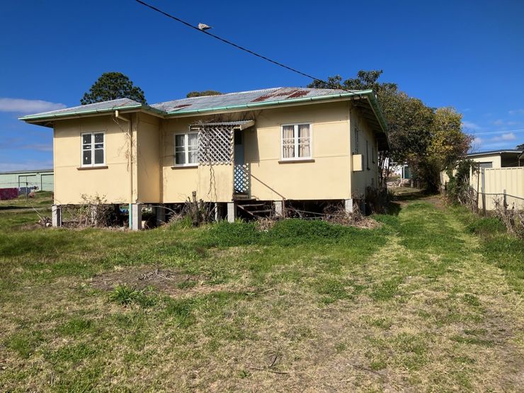 OLD HOME IN GREAT LOCATION