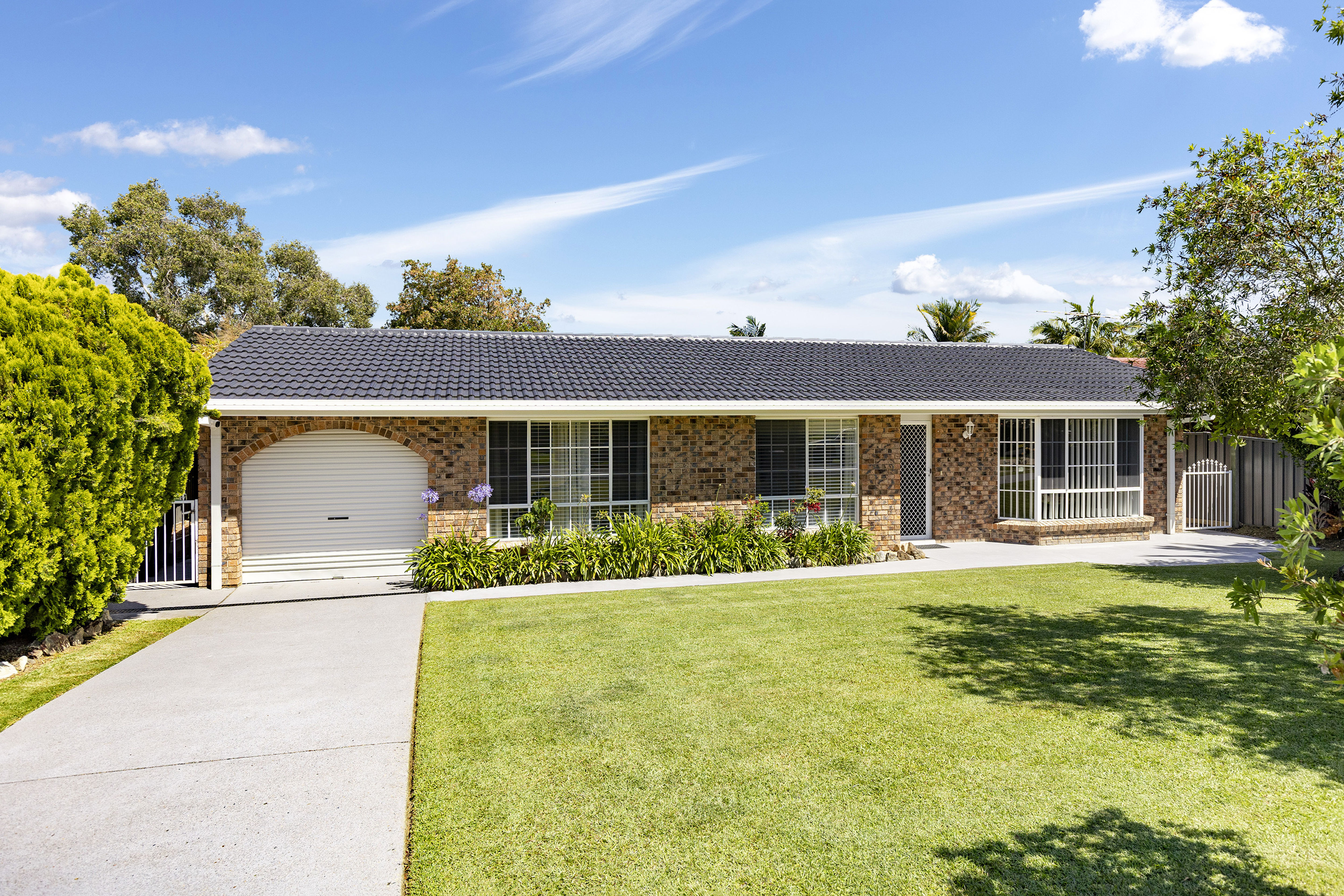 IMMACULATE & READY TO MOVE IN
