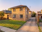 LOW SET BRICK UNIT - CLOSE TO CBD
