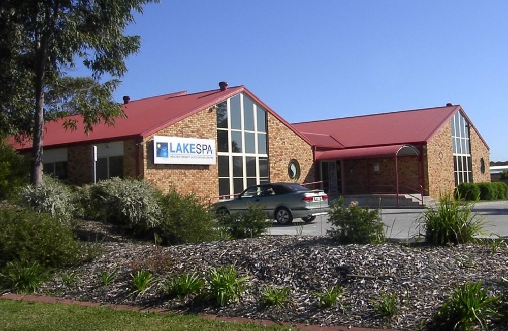 COMMERCIAL SPACE PERFECT FOR HEALTH/ EDUCATION & OFFICE/STUDIO BUSINESS