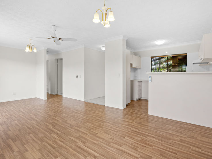 CHARMING 2-BEDROOM UNIT IN PRIME RETIREMENT VILLAGE LOCATION