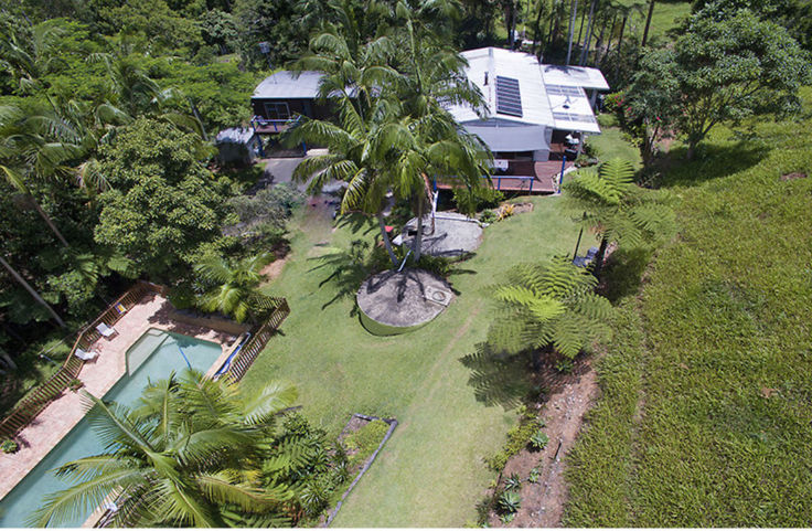 TROPICAL RETREAT IN STOKERS SIDING - SPACIOUS FAMILY LIVING WITH POOL