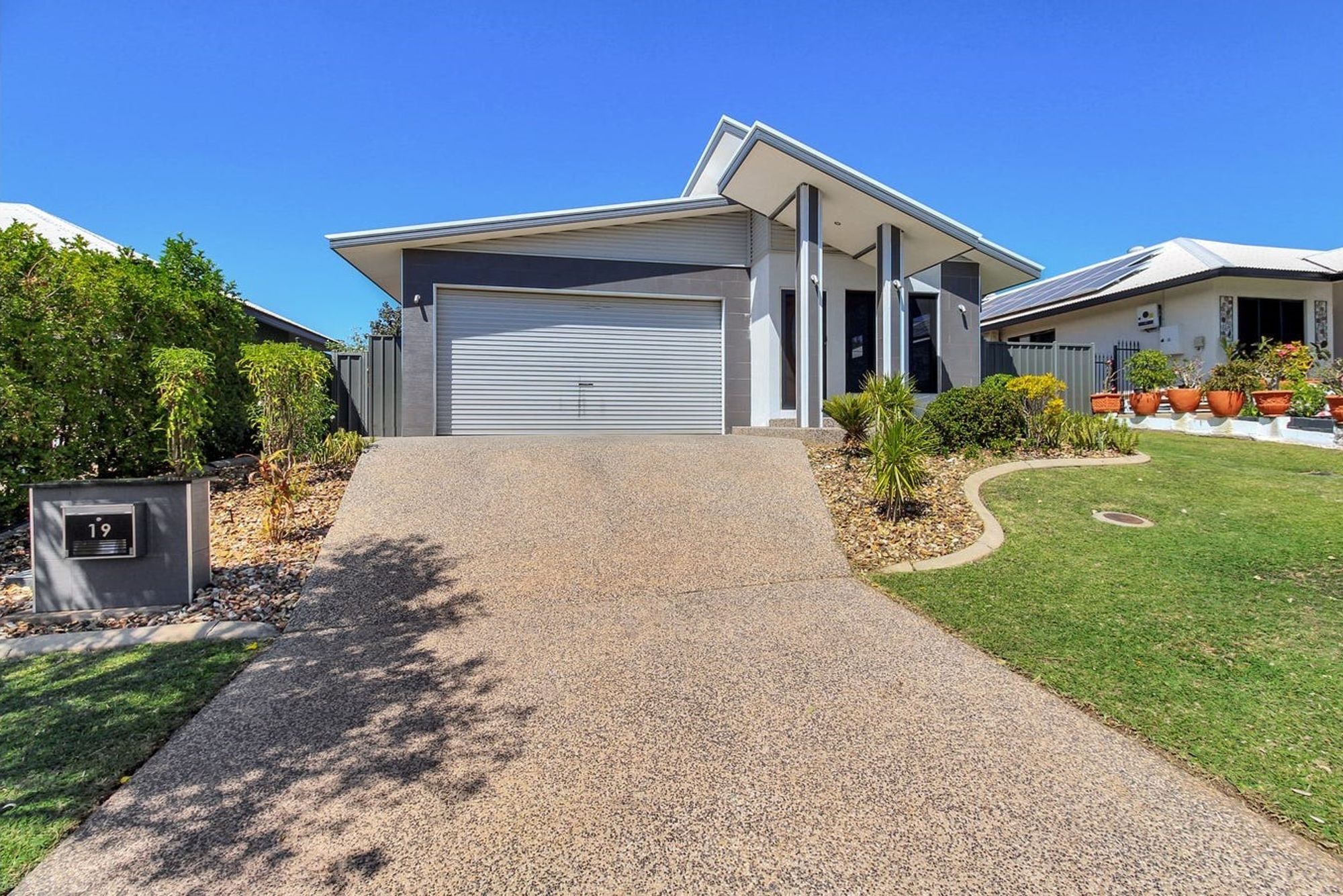 LOVELY MODERN FAMILY HOME