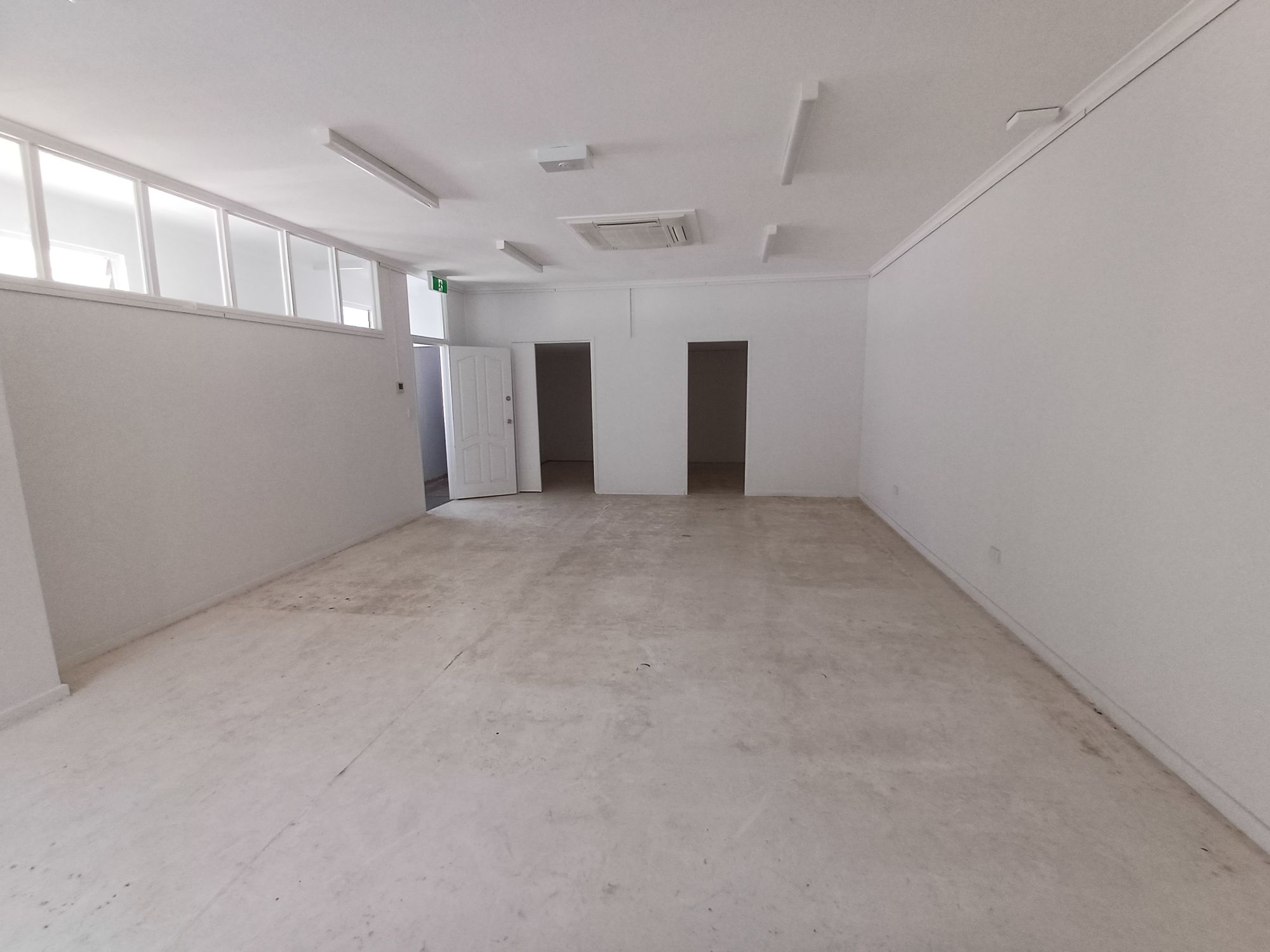 UPSTAIRS COMMERCIAL TENANCY - PRIME SMITH STREET MALL LOCATION