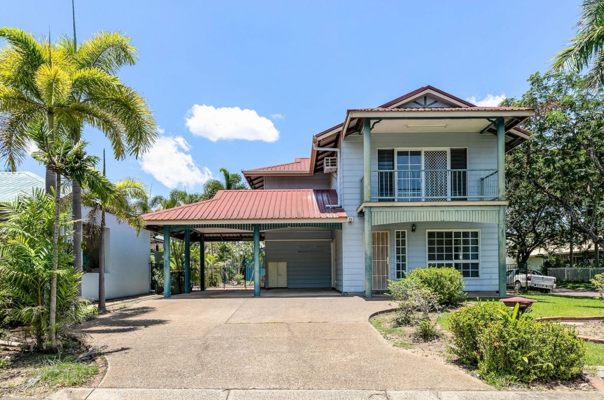COMFORTABLE FAMILY HOME