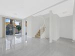 STYLISH TOWNHOUSE, GREAT LOCATION