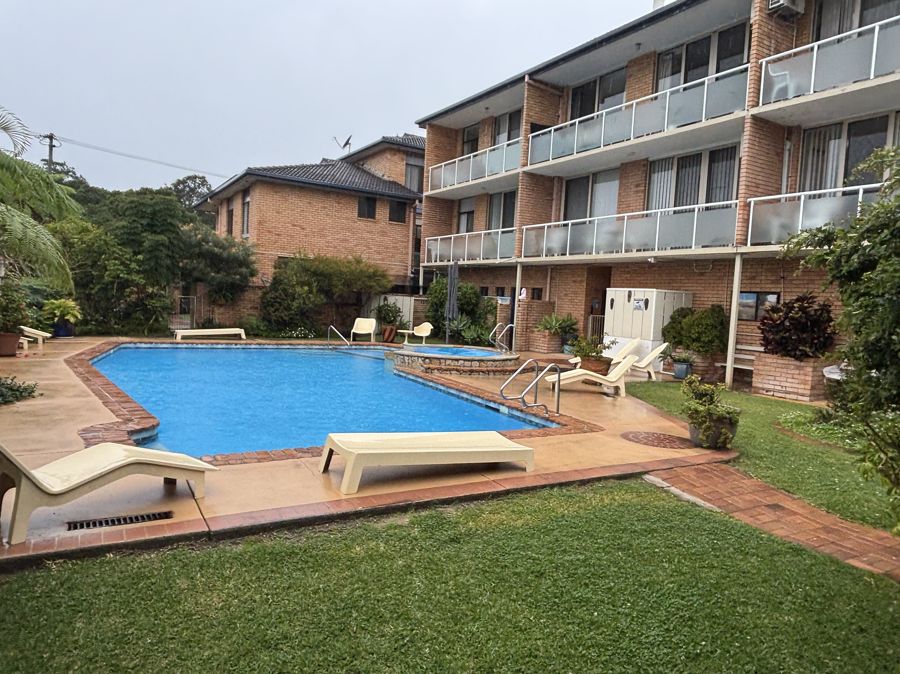MODERN FURNISHED 2-BEDROOM UNIT IN SOUGHT-AFTER TAHITIAN HOLIDAY APARTMENTS