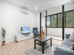 OVERSIZED APARTMENT WITH A MASSIVE WINTER GARDEN!