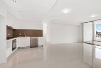 VERY LARGE ONE BEDROOM IN A FANTASTIC LOCATION