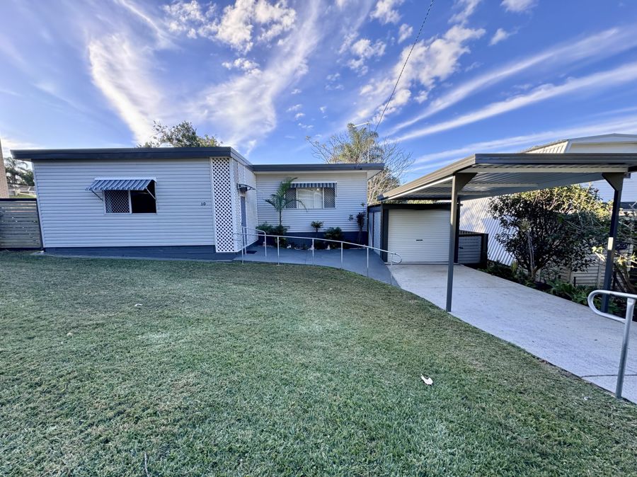 CHARMING AND CONVENIENT 2 BEDROOM HOME!