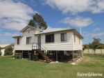 2 BEDROOM DUPLEX IN GREAT LOCATION GREAT RETURNS !!