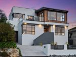 CONTEMPORARY HOME WITH STUNNING VIEWS - GARDENING INCLUDED!