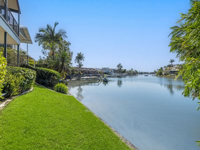 AWESOME WATER VIEWS - SUPERB LIFESTYLE & LOCATION!