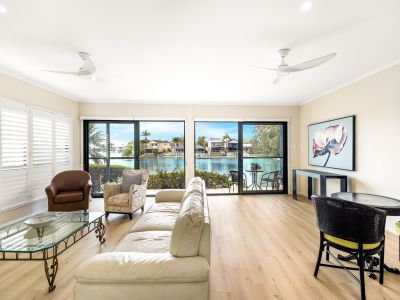 SUPERB WATERFRONT LIVING - MAGNIFICENT VIEWS - CENTRAL MOOLOOLABA