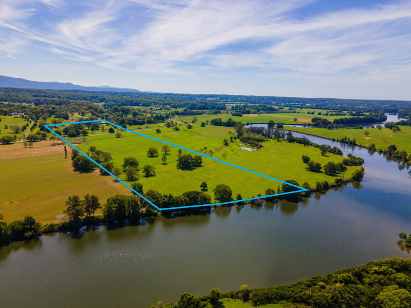 RIVER FRONTAGE PROPERTY WITH ROOM FOR HORSES