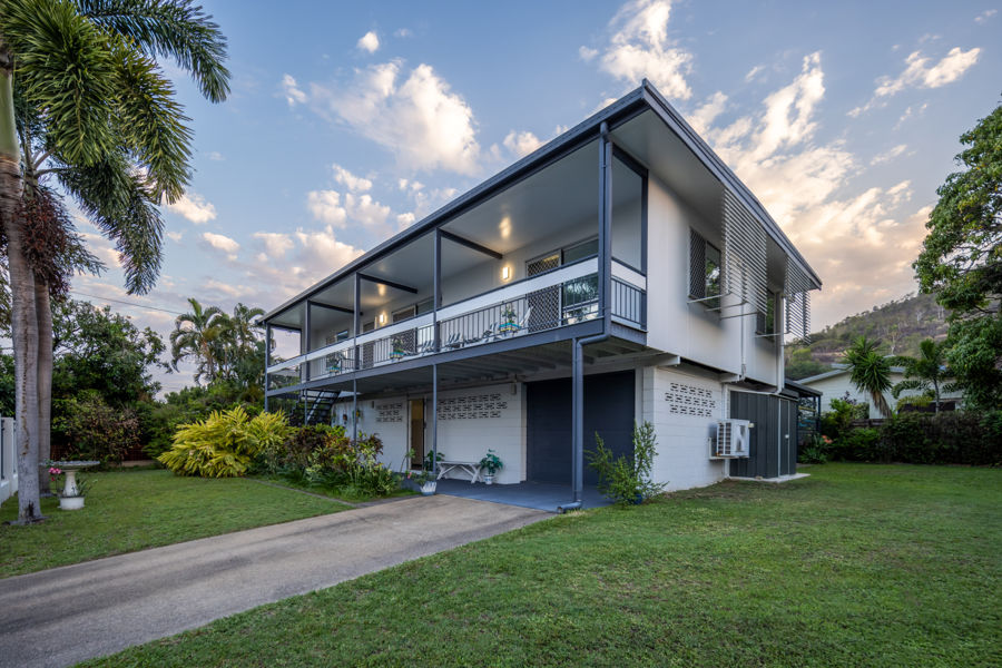 ELEVATED FAMILY LIVING WITH BREEZES, PRIVACY & EVERYDAY CONVENIENCE