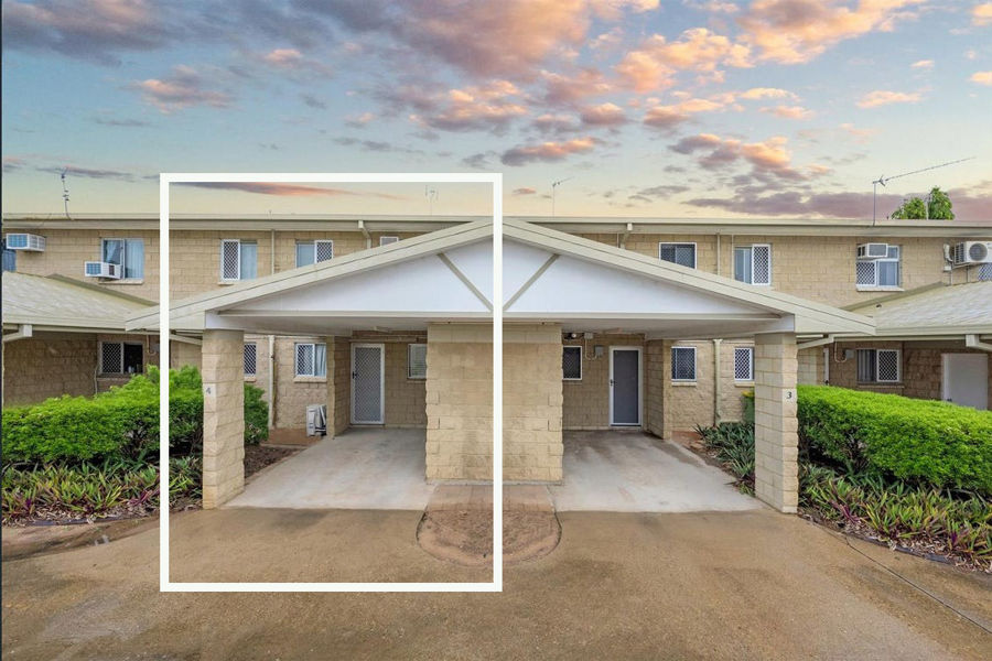 TOWNHOUSE - WALK TO THE STRAND AND BEACH